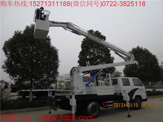 江鈴14米升降車(國五)采用江鈴新順達(dá)國五底盤加裝上裝部分而成;液壓式三節(jié)折疊臂,最大作業(yè)高度14米,作業(yè)輻度5.7米; 采用國產(chǎn)、進(jìn)口換向閥及液壓油缸,換向平穩(wěn),操作靈活方便;隨車安裝四個(gè)液壓支腿,以保證整車在操作時(shí)的穩(wěn)定性與安全性;支腿與工作臂互鎖,安全可靠,防止誤操作過位.
